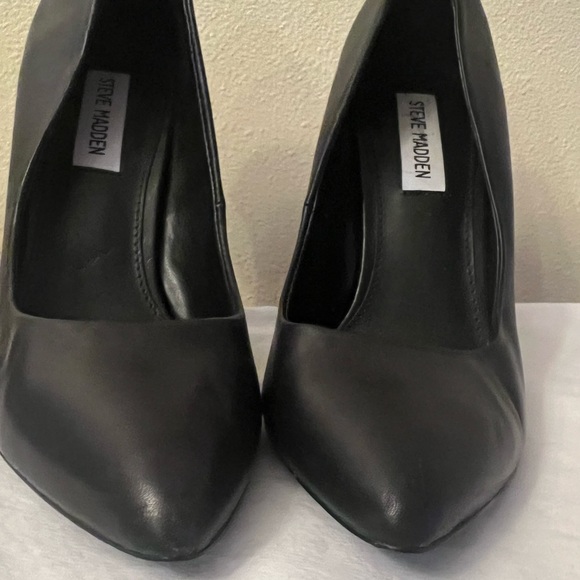 Steve Madden Galleryy Black Leather Stilettos, Size 8, EUC - Picture 3 of 9